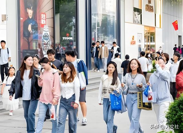 中国将迎人口死亡高峰！22年1041万，23年1100万，去年死亡多少？