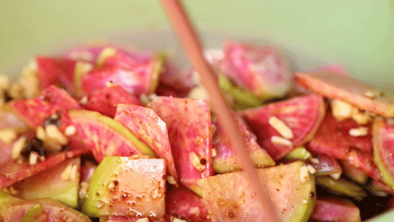 一半是安逸养老，一半是熬夜天堂！这座城冬天有鲜花，凌晨有人潮