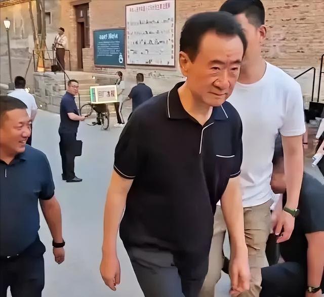 顶不住了？70岁王健林再迎噩耗，网友：王思聪担心的事还是发生了