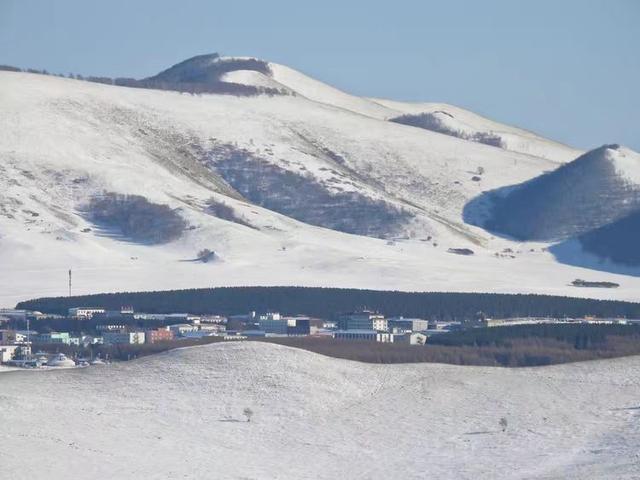 游览乌兰布统影视外景基地