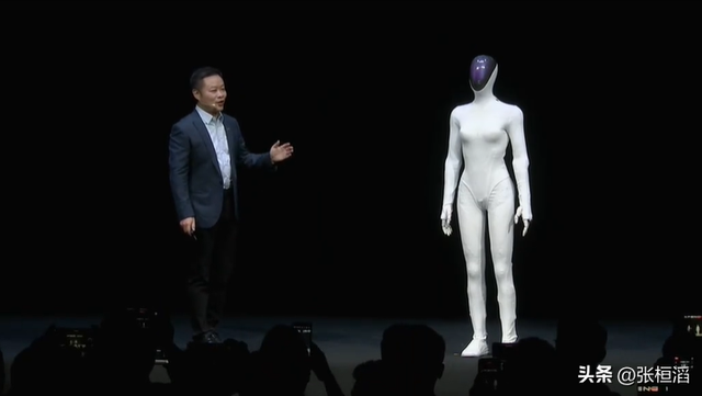 小鹏IRON机器人“猫步”刷屏！何小鹏：短短几十步走了七年