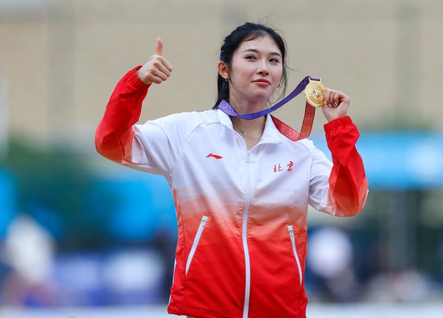 体坛格局要变？吴艳妮创造历史，里子面子都赢了，走上谷爱凌老路