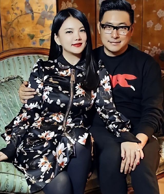 这回真洗不白了！ 高调炫富的李湘再传"噩耗"，被扒的"底裤"都不剩