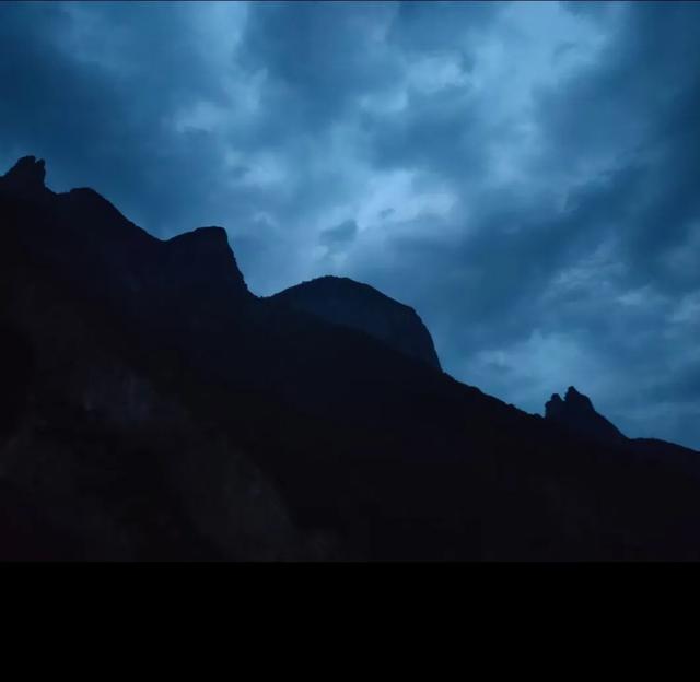 王林平随笔《夜游长江三峡》