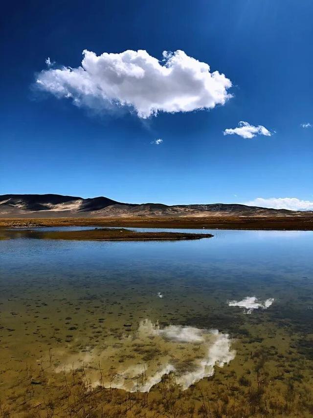 沙漠与湖泊相拥！西藏这片五彩沙丘美到犯规