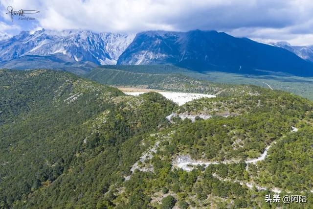 航拍玉龙雪山的秘境牛奶湖,目前还未开发,徒步需要管委会批准