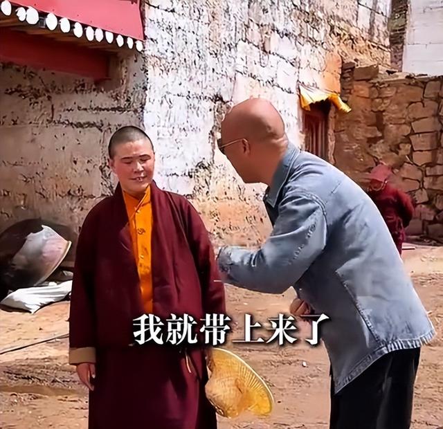 男子西藏遇到尼姑，住在4500米高的地方，吃肉修行，一闭关七八年