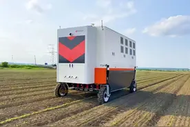 国内首创！激光智能除草机器人“上岗”作业图片