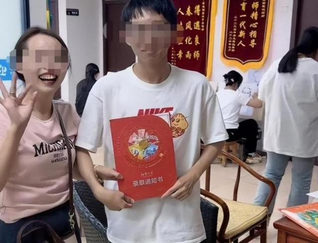 川西坠河三姐妹又一人被打捞上岸，社交账号被扒，生前发言引热议