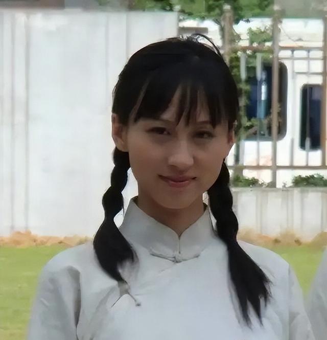 她拒绝潜规则，出道20年演了50部戏仍火不了，42岁还没结婚