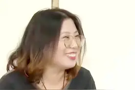 43岁女子相亲49岁男子，两人交谈，女方:和前任同居过吗？图片