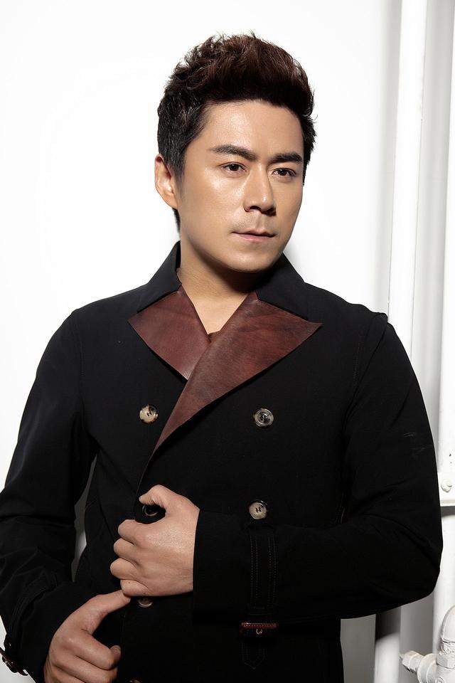 他生于山东，长于台湾，成名于新加坡，娶小14岁妻子愿恩爱到老