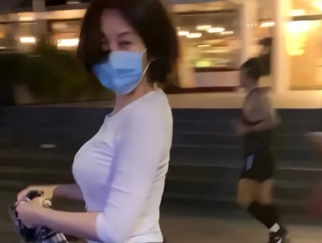 秦岚的胸，李小冉的腿，殷桃的腰，这些中年女星简直迷死人