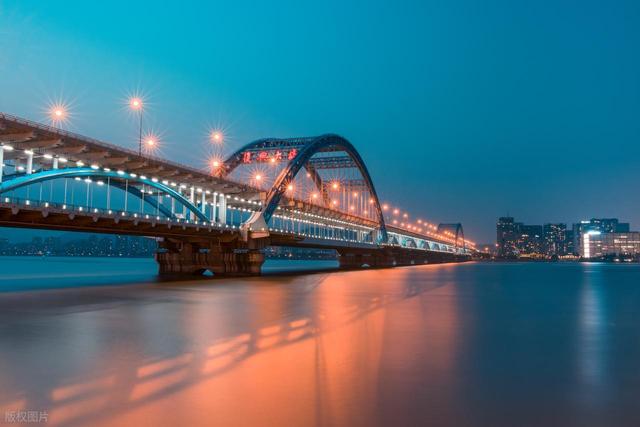 退休离深入杭，一年见真章