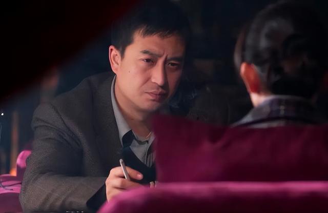 钱再多有什么用！55岁张嘉译现状曝光！病情严重到连走路都站不直
