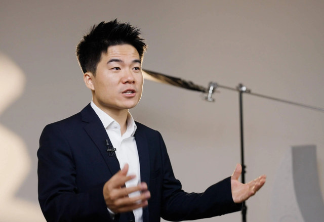 从寒门贵子到官方认可，董宇辉的“黑红”之路，难以复刻