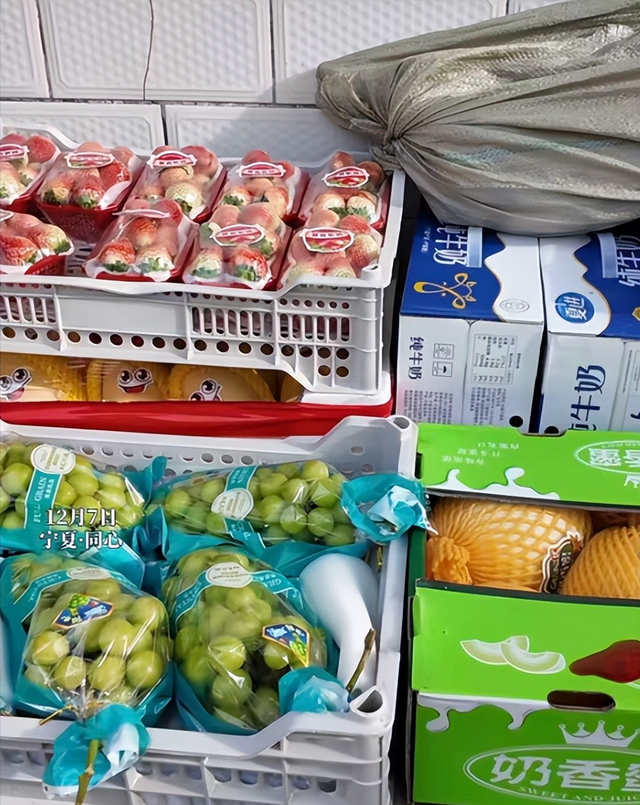 女孩冰窟救人后续，人民日报点赞，阿里奖励5千，房企赠5万购房劵