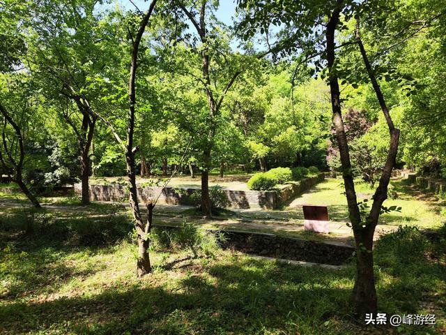 三访明孝陵，地宫藏在石头山下十分坚固，孙仲谋为其守门
