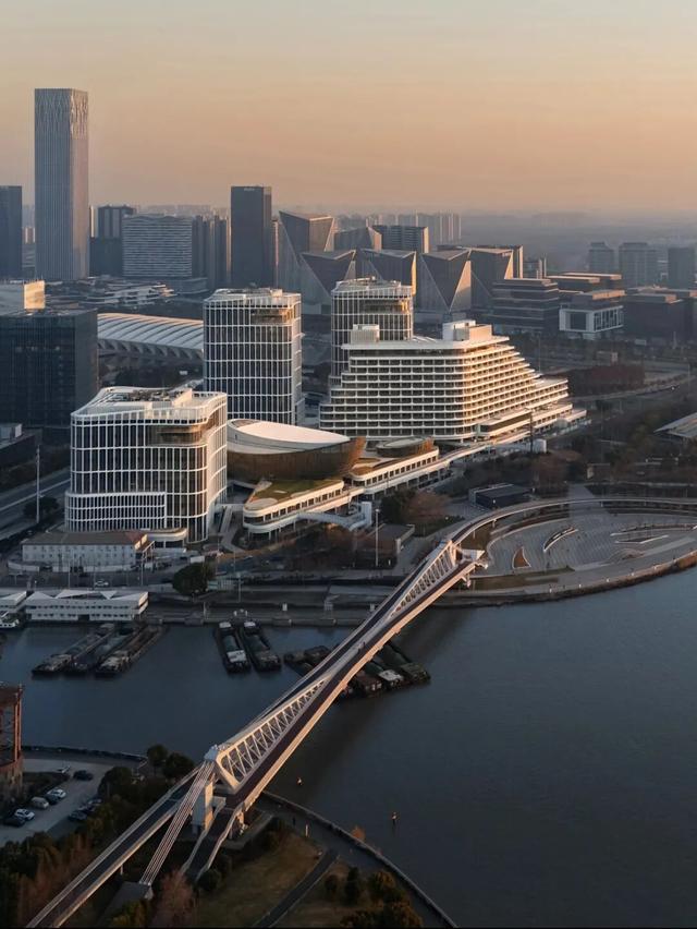 上海新地标来了！除了LV大船，黄浦江边又添两座超惊艳“巨轮”