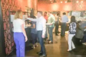 西班牙美女来中国旅行，吃完饭后嚎啕大哭，发誓再也不来中国了。图片