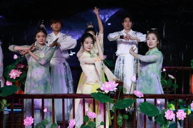 夜游爆款！千山音乐喷泉+实景演艺火出圈