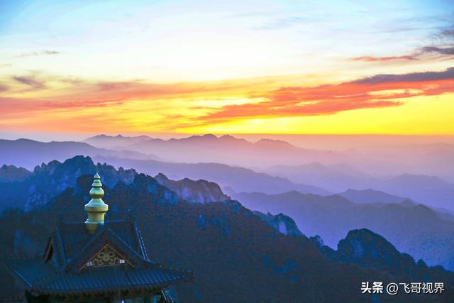 那一刻，金顶披霞