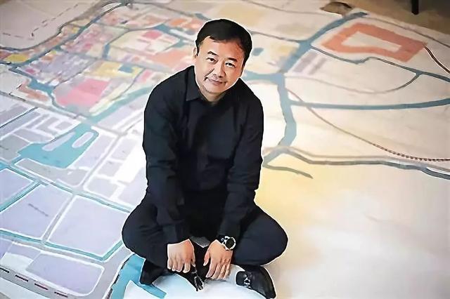 人山人海只看不买，年轻人报复性“白嫖”，景区赚不到钱了？