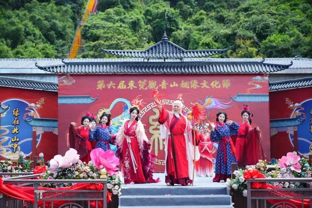 第六届观音山姻缘节能玩能互动，牵红线、抢绣球，游客直呼太上头