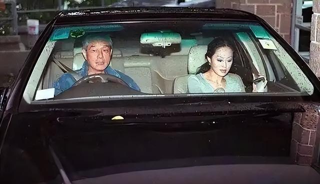 45岁仍拍三级片追求刺激？从亿万富豪再到烂片女王，她在追求什么