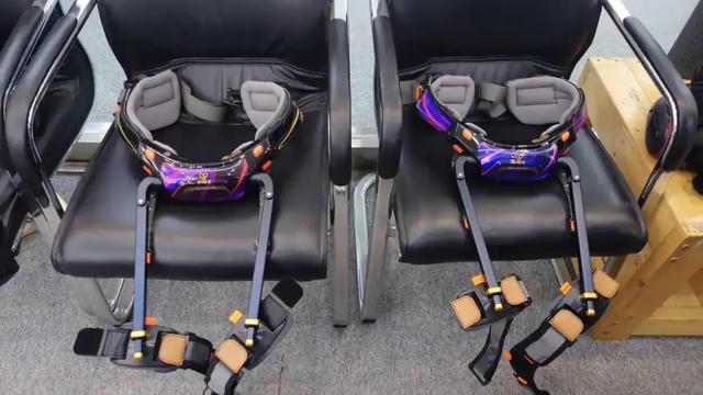 泰山陪爬男大，被一个中年理工男抢了风头