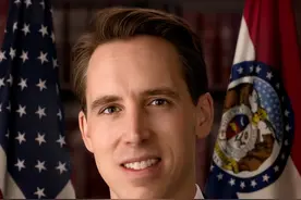 美参议员：对来自中国的汽车关税从25%提高到125%图片