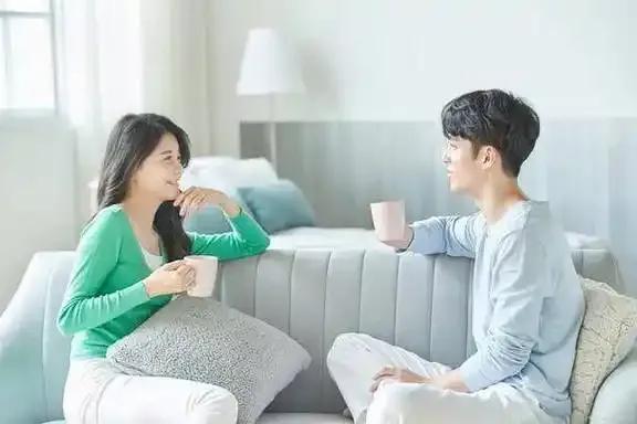 2025年相亲新标准：有房有车过时了！现在流行"新三样"缺一不可！