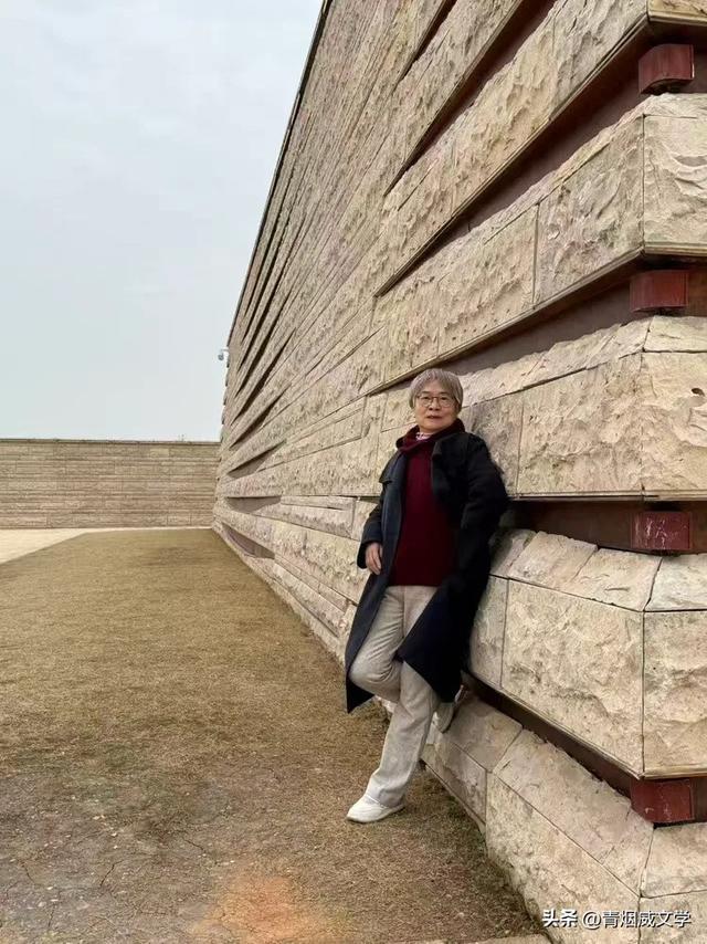 盘龙悠远银杏黄 水中学友情谊长