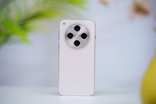 首次突破1000亿美元，苹果成最大赢家，国产三强难分难解