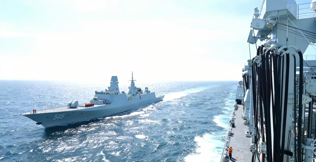 054B没堆料就不行？读懂它的核心优势，才知能否重现054A辉煌