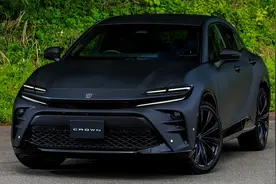 丰田开窍了，“皇冠Sport”实车亮相，2.4T+电子四驱，还看啥Q5？图片