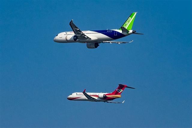 中国商飞C909、C919三机编队气贯长虹！C929模型亮相