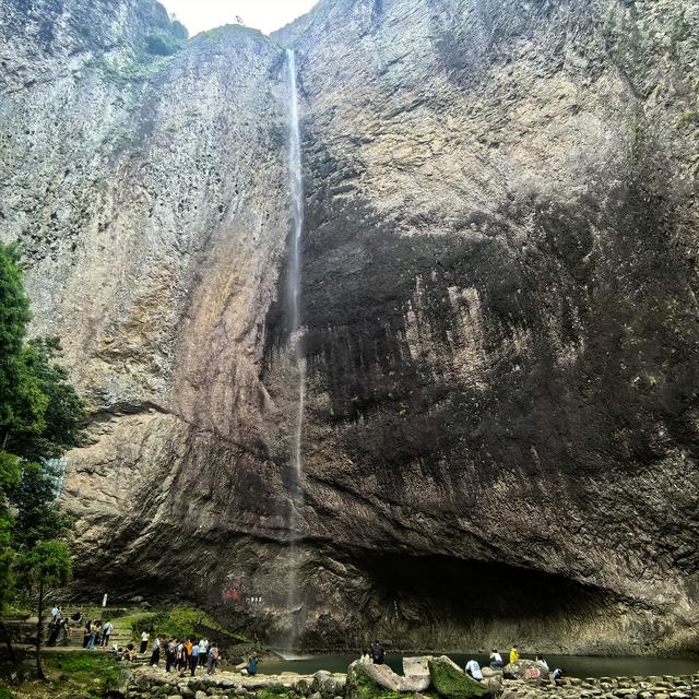 雁荡山太大了，由八个景区组合而成，两山一水为“雁荡三绝”