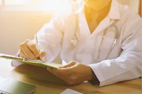 尿液“越清越好”吗？泌尿外科专家：健康小便有4个标准！图片