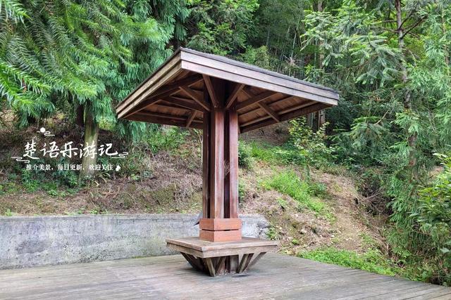 浙江宁波的隐秘山村，群山环抱犹如世外桃源，三折瀑成为玩水胜地