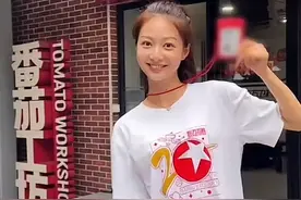 冯琳正式入职东方卫视，已被当做主持一姐培养，自曝不去央视原因图片