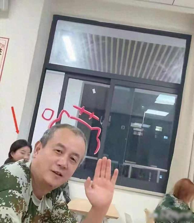60岁王文生上大学3天：坐在旁边的同桌还是个很漂亮的女生