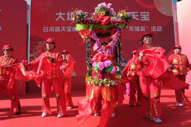 白河县天宝梯彩农园第二届年猪宴系列农文旅活动启动