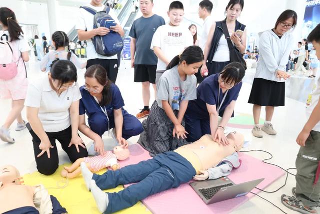 科技馆暑期“卷”疯了！3000万人次打卡新玩法