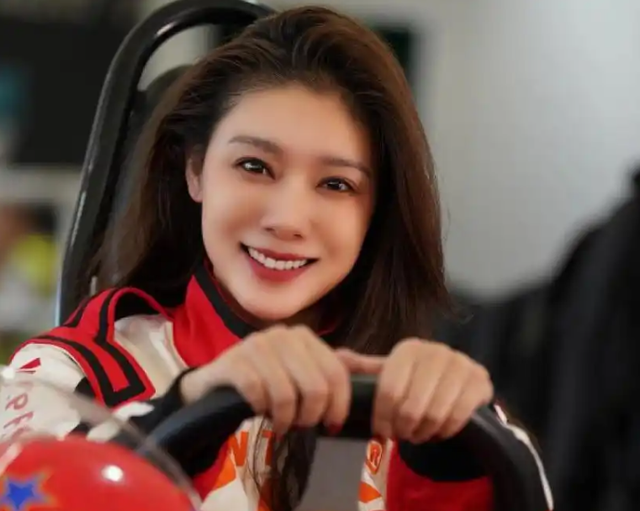 李泽楷被她迷得神魂颠倒	，林丹为她不顾妻儿，她究竟有什么魅力？