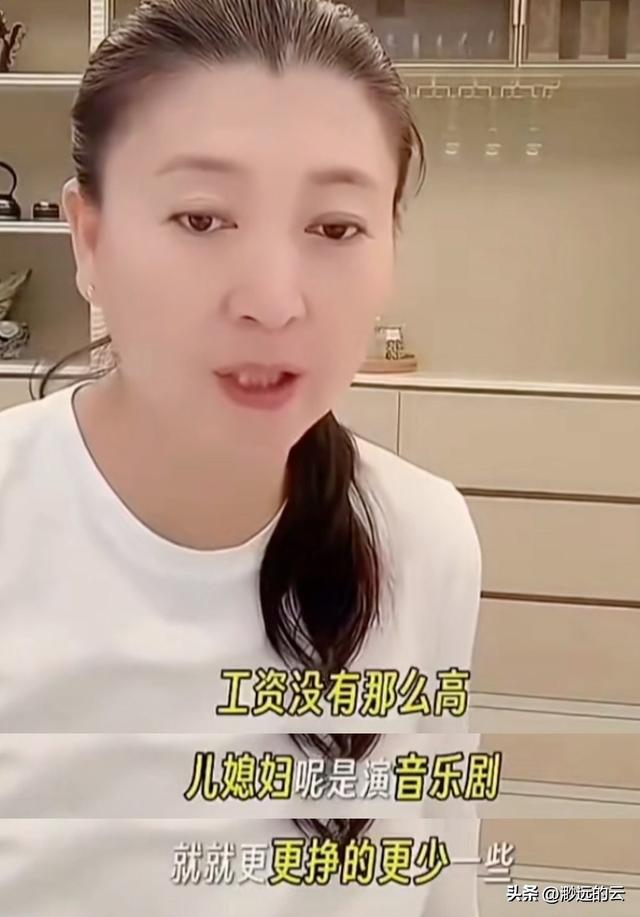 闫学晶事件再升级！官媒下场发文锐评，言辞犀利，句句直戳她心窝