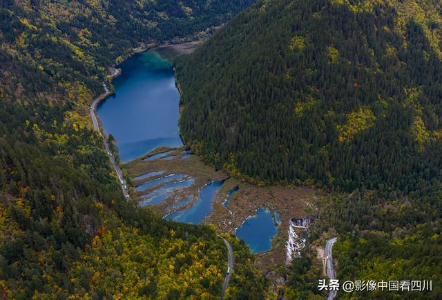 四川阿坝：金秋九寨美如画