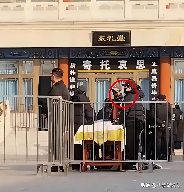 婚变传闻后	，罗晋携任素汐与母亲去祈福，撕碎了唐嫣最后一丝体