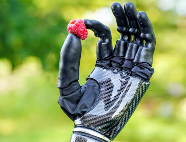 类人双手不好造！学术派VS产业派，仿生手各有各的招？