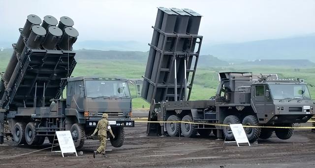 美媒出马打脸，特朗普训示高市，日本还想平事，中方回应绝不接受